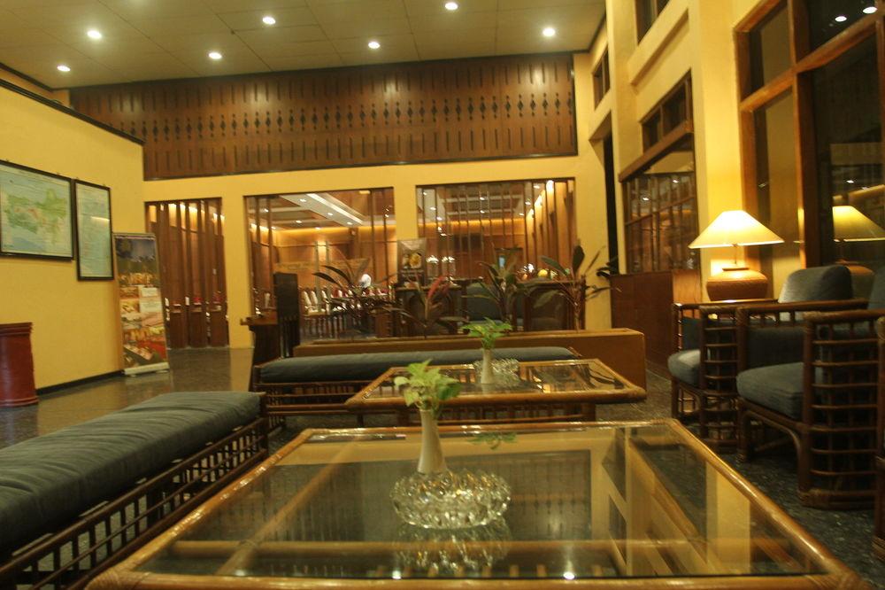Hotel Mutiara Cilacap Exterior foto