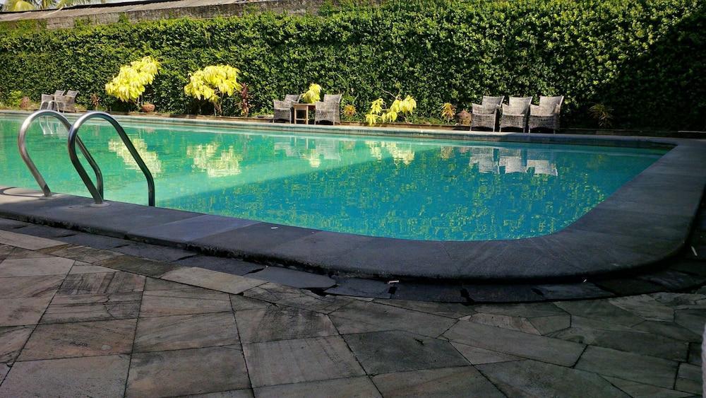 Hotel Mutiara Cilacap Exterior foto